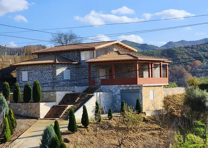 Uphill House. Villa Vore photo
