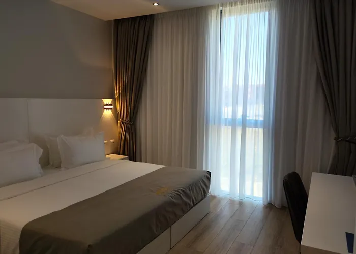 Metro Hotel Terminal Tirana photo