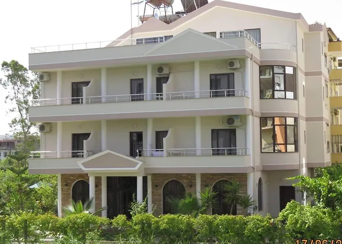 Red Rose Guest House Golem  photo