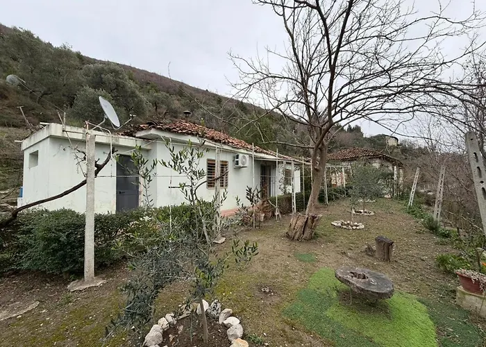 House In The Village 1 Petrele foto